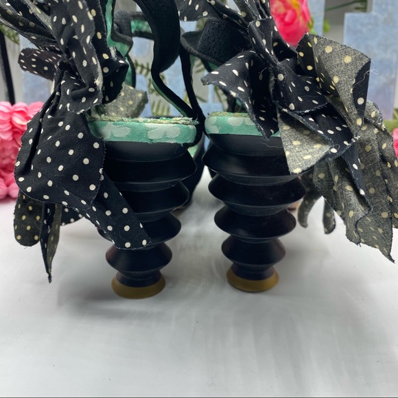 Irregular Choice 8 1/2 Blk White Polka Dot Flower - Picture 10 of 12
